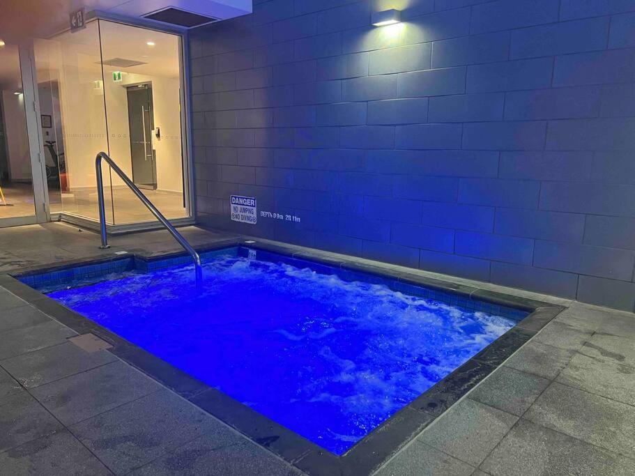 City Apartment, Pool & Carpark Аделейд Екстериор снимка
