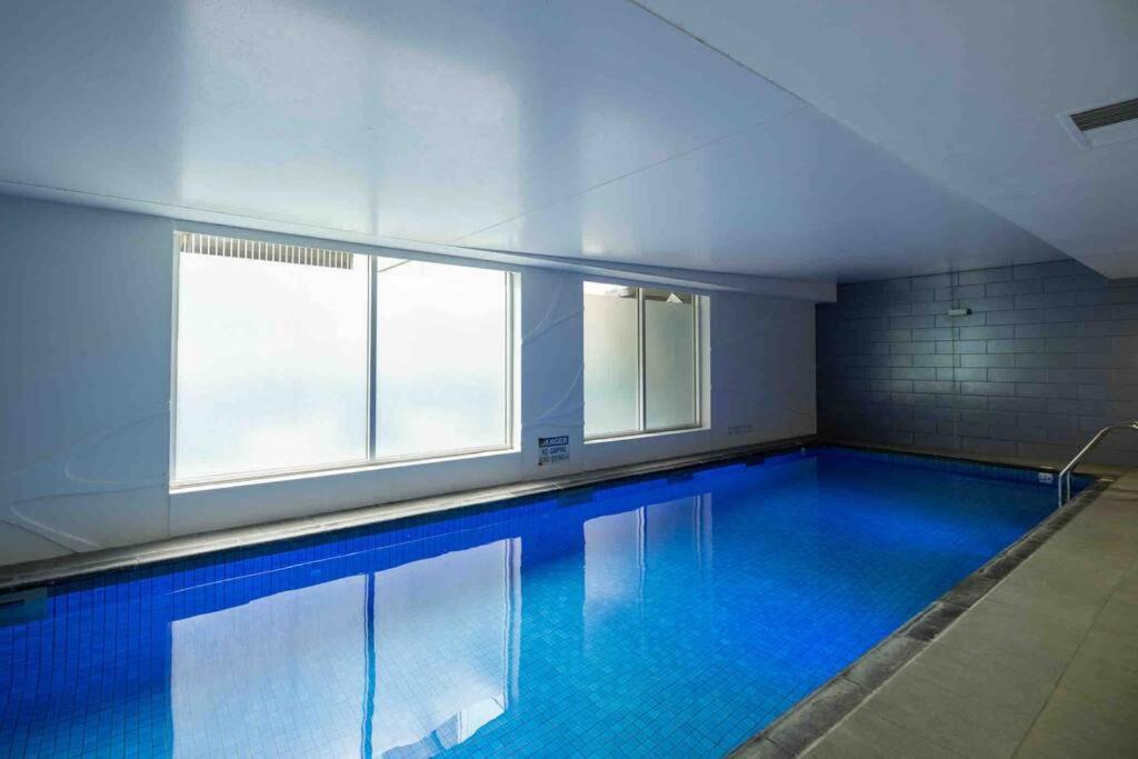 City Apartment, Pool & Carpark Аделейд Екстериор снимка