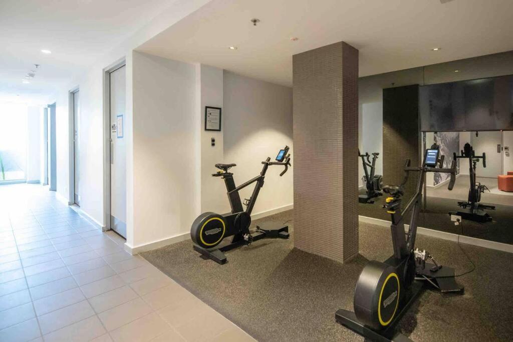 City Apartment, Pool & Carpark Аделейд Екстериор снимка