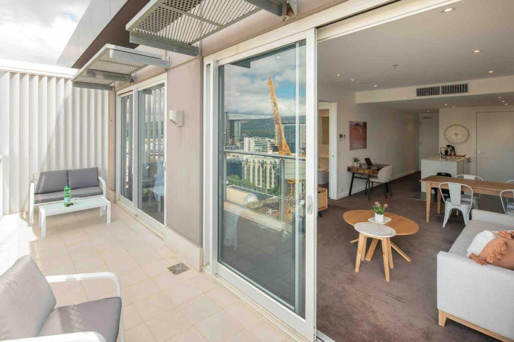 City Apartment, Pool & Carpark Аделейд Екстериор снимка