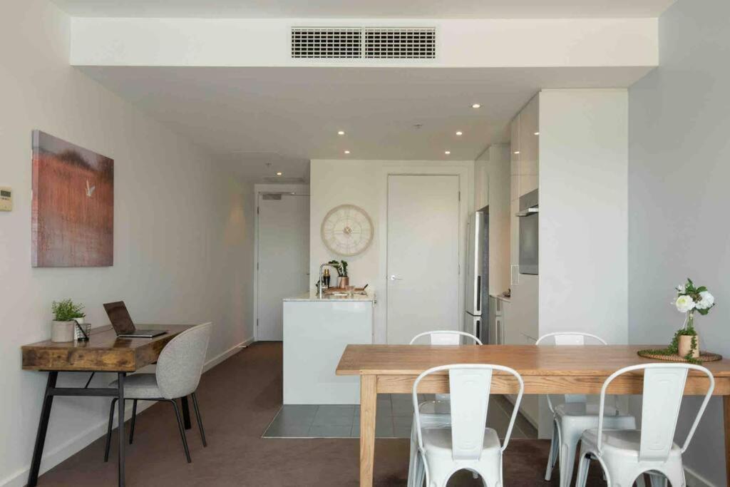 City Apartment, Pool & Carpark Аделейд Екстериор снимка