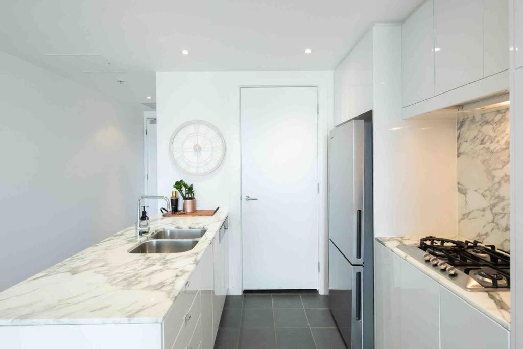 City Apartment, Pool & Carpark Аделейд Екстериор снимка